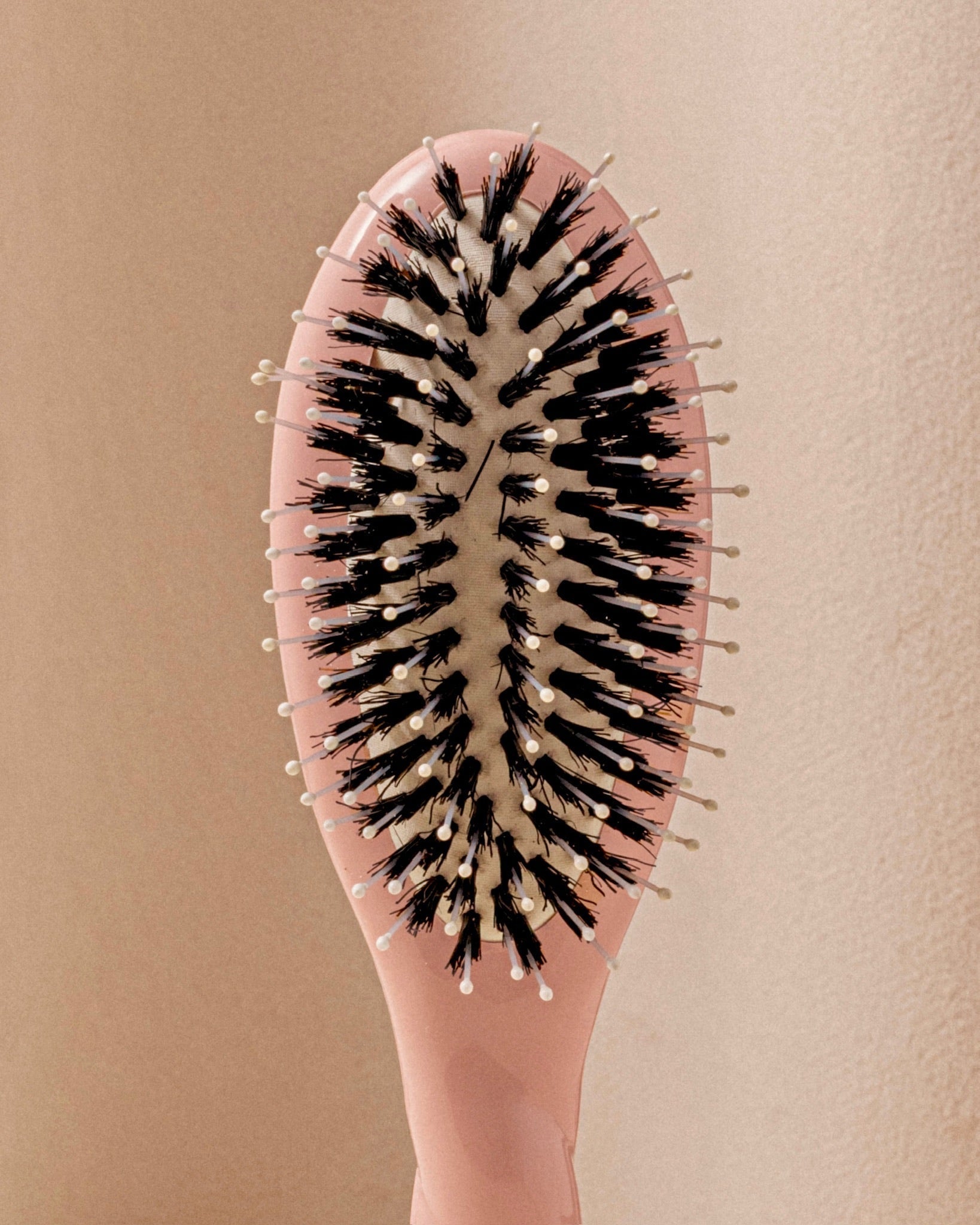 N.03 La Petite Brosse Cuir Chevelu Sensible l'Indispensable Douceur Rose Poudré