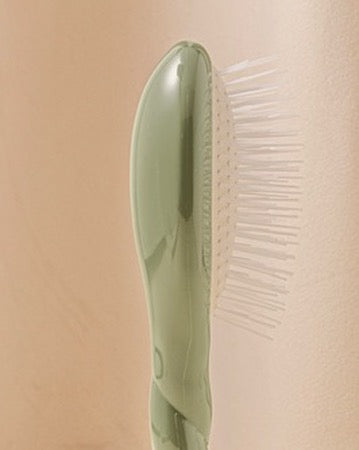 N.07 La Petite Brosse Démêlante & Stimulante l'Intense Vert Amande