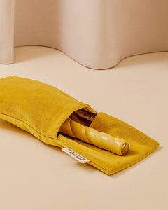 N.02 La Brosse Démêlante & Soin l'Indispensable Jaune Safran