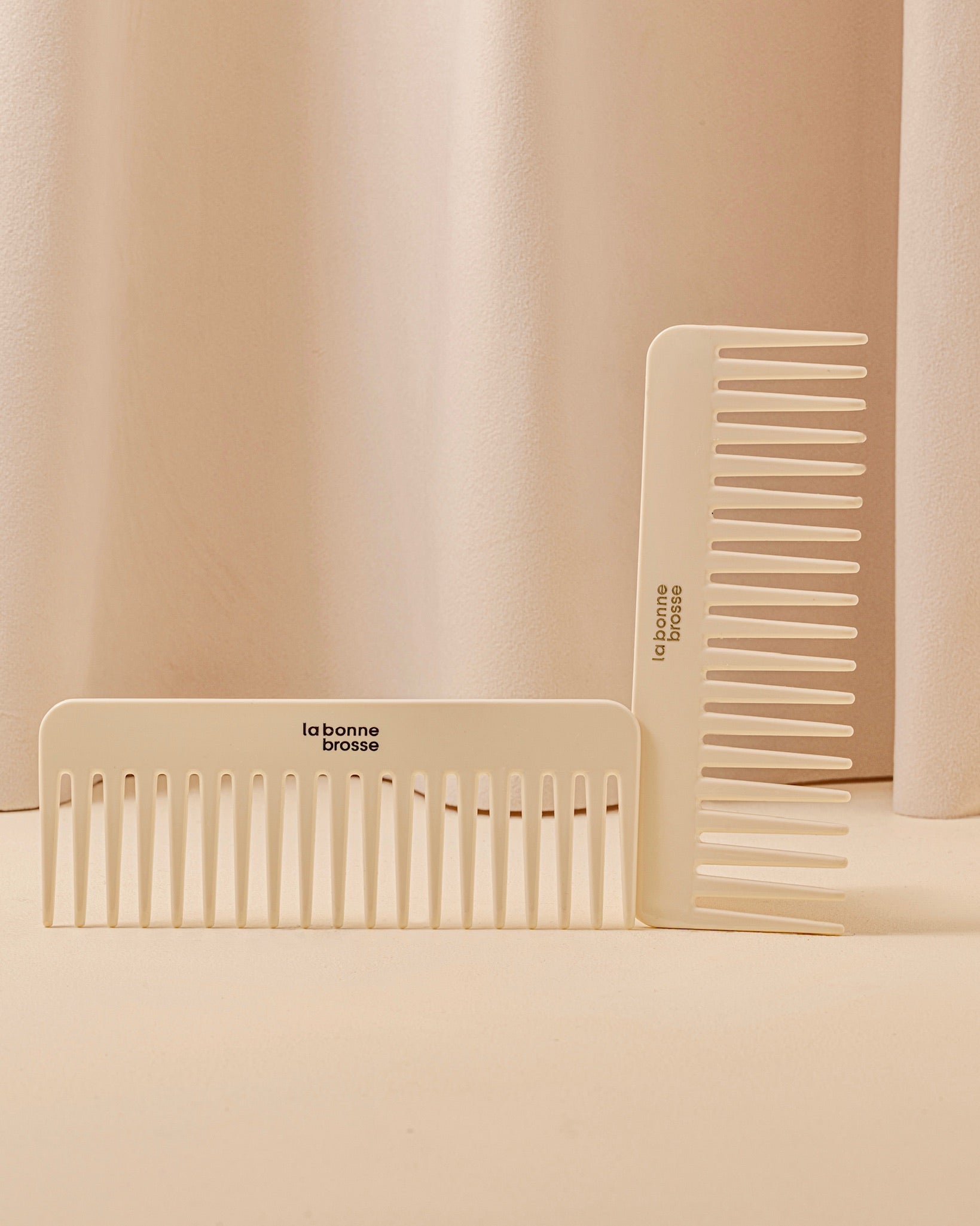 Le Peigne Large Démêlant en Acétate Blanc Crème