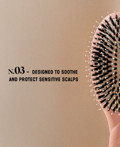 N.03 La Brosse Cuir Chevelu Sensible l'Indispensable Douceur Rose Poudré