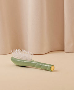 N.07 La Petite Brosse Démêlante & Stimulante l'Intense Vert Amande