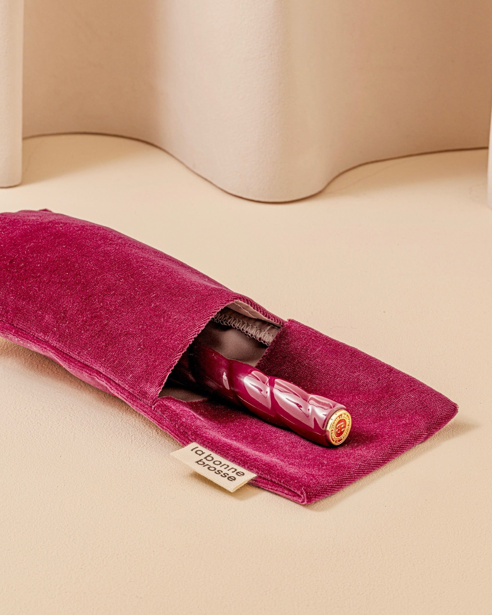 N.02 La Brosse Démêlante & Soin l'Indispensable Rouge Cerise