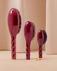 N.03 La Micro Brosse Cuir Chevelu Sensible l'Indispensable Douceur Rouge Cerise
